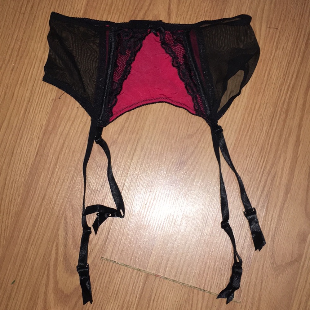 Yandy red and black garter belt. Small